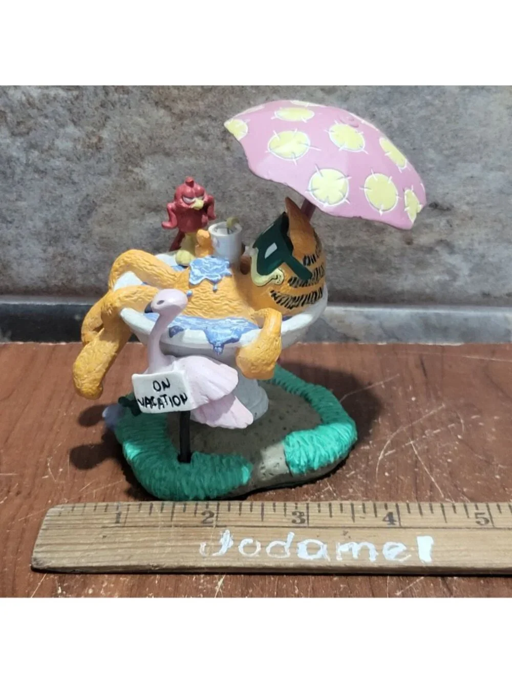 Danbury Mint Garfield Figurine on Vacation1992